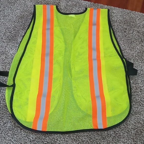 Velcro mesh safety vest - Picture 3 of 3